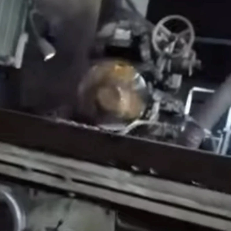 Padsên wekhevî yên wekhev li ser makîneya grinding têne pêvajoyê kirin